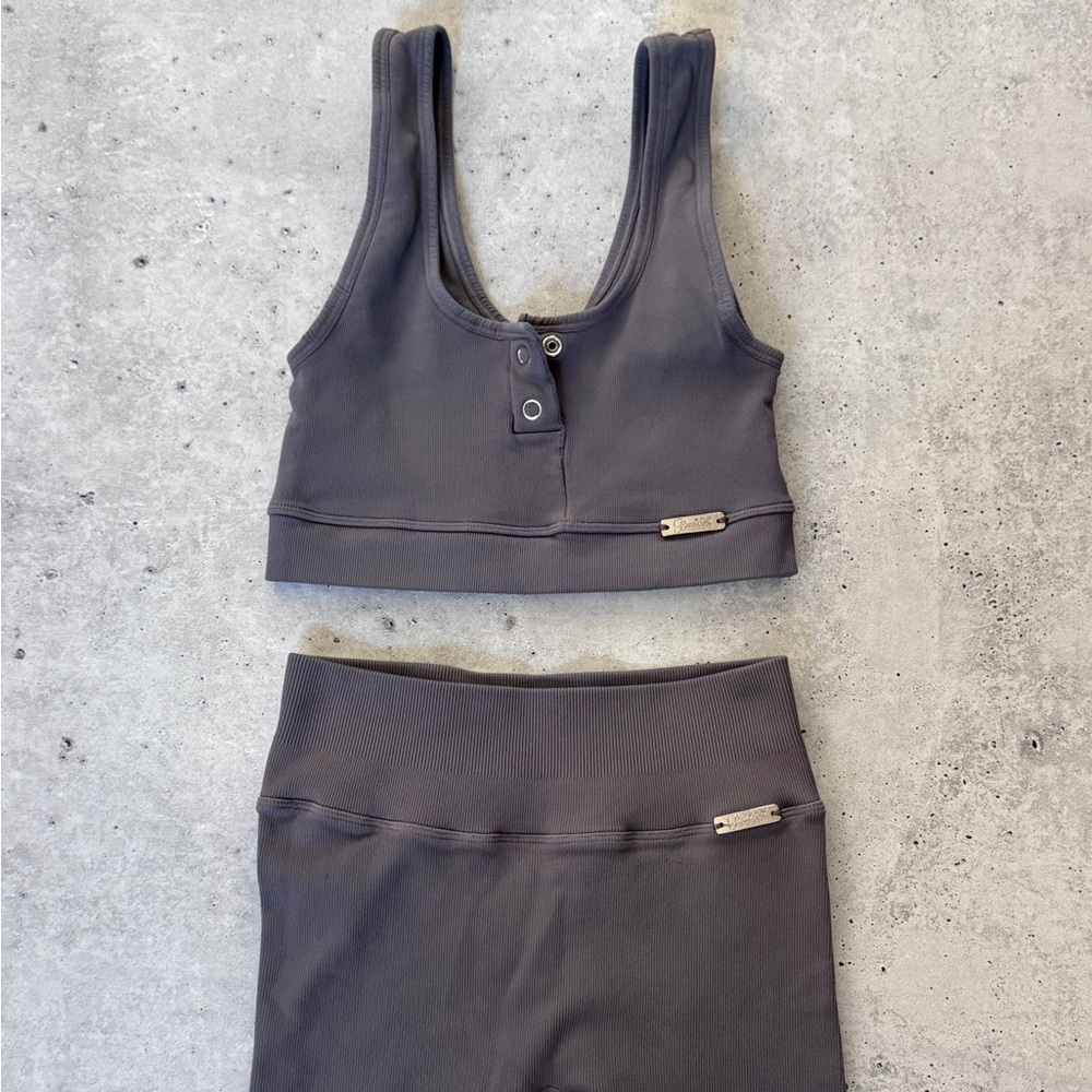 Bombshell Sportswear Grey Seamless Leggings Small & Snap Sports Bra Medium Set